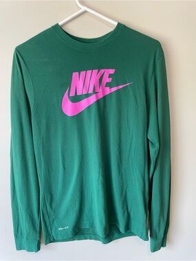 Nike Dri-FIT long sleeved Tee in Green with pink swoosh - size Medium.